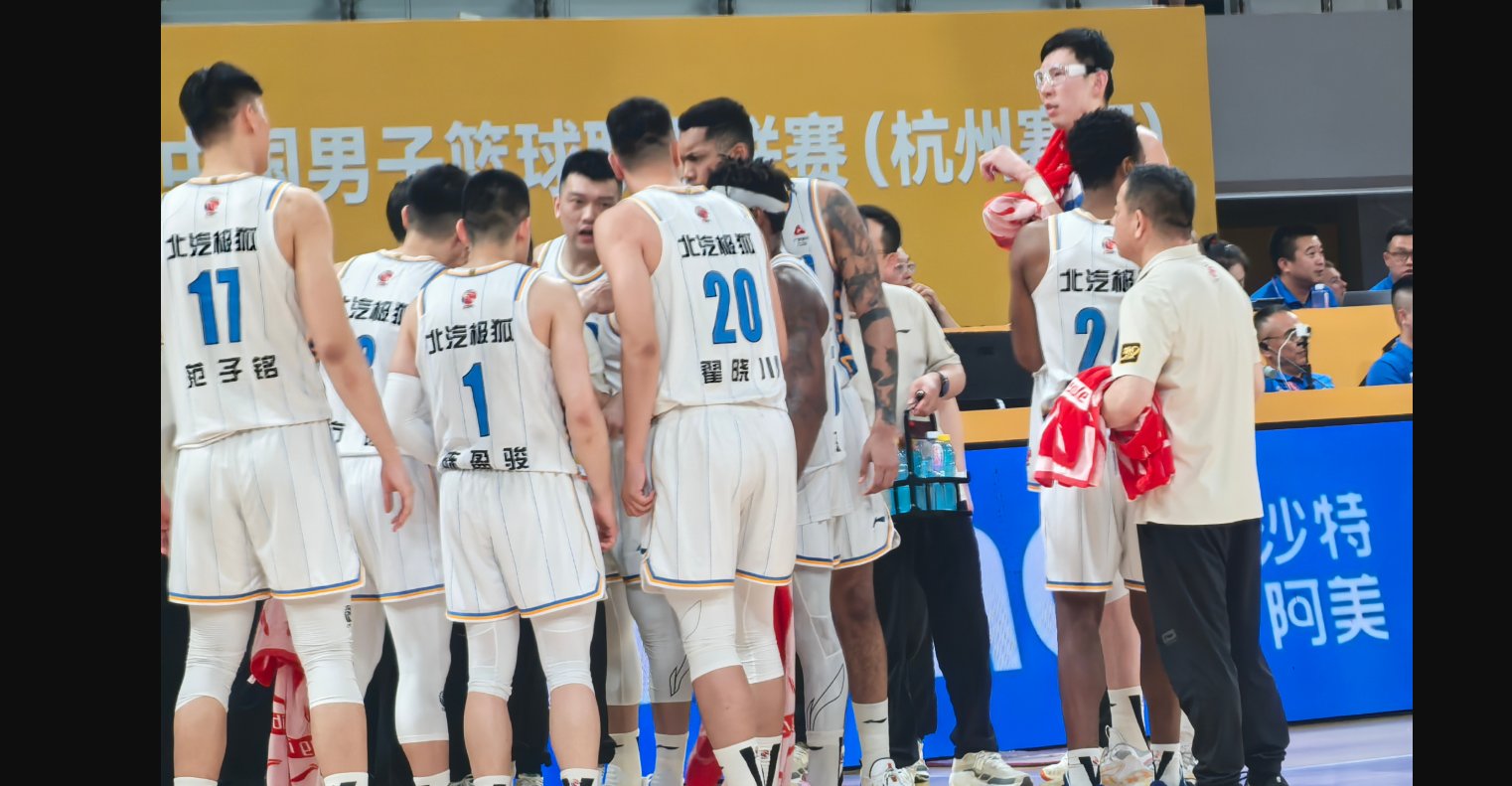 关于训练课后四川男篮止住颓势——国王杯节点到来,赛场秩序良好,阵容厚度经受考验的信息 关于训练课后四川男篮止住颓势——国王杯节点到来,赛场秩序良好,阵容厚度经受考验的信息