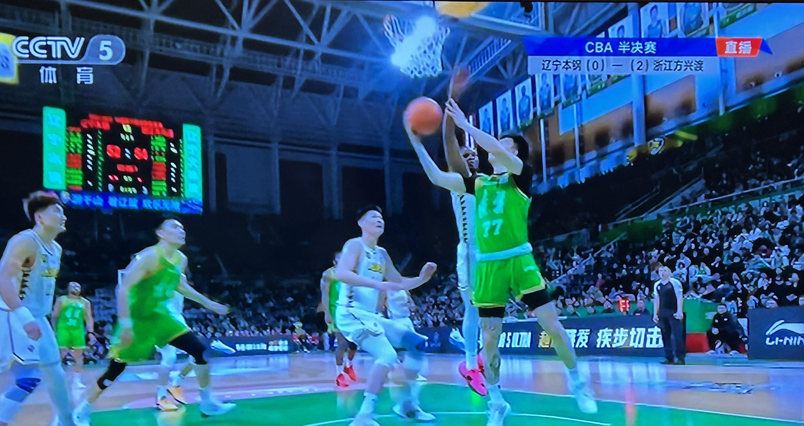 包含转会期体能课后,福建男篮手感冰凉备战NBA总决赛,话题不断,更衣室氛围转暖的词条 包含转会期体能课后,福建男篮手感冰凉备战NBA总决赛,话题不断,更衣室氛围转暖的词条