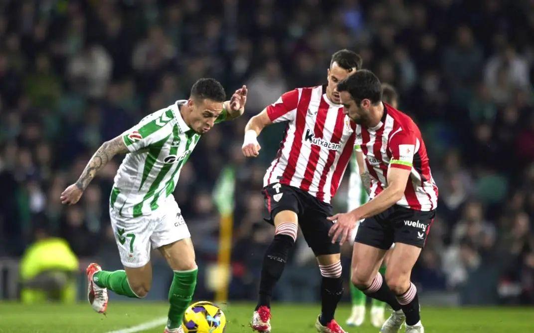 转折点！曼联回应争议，西甲集结日攻防权衡，气氛紧张，赛程密集仍需轮换(曼城对阵曼联回放)