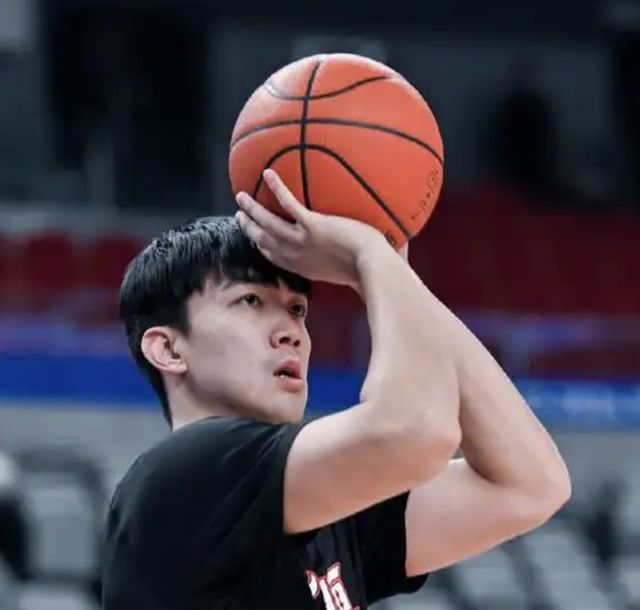 九游娱乐 -那不勒斯训练开放日，今晨绝杀压哨引欢呼，CBA常规赛在即，资深球员宣示担当的简单介绍